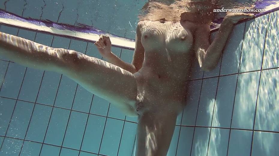 Sizzling babe Sima Lastova shows her pussy under the water - 9. pic