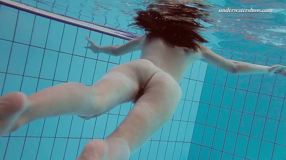 Sizzling babe Sima Lastova shows her pussy under the water - 12. pic
