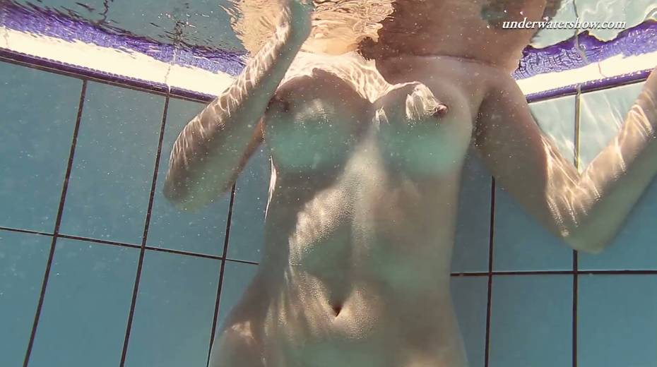 Sizzling babe Sima Lastova shows her pussy under the water - 13. pic