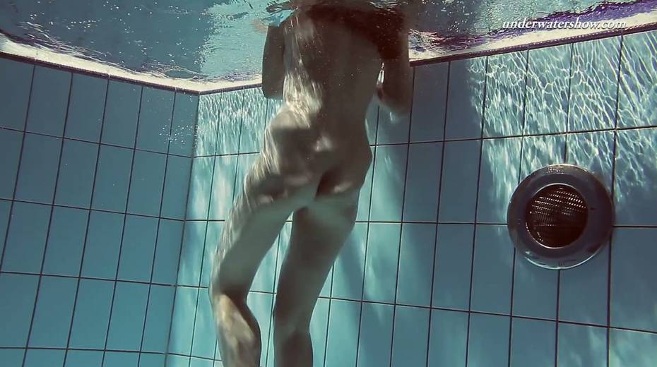 Sizzling babe Sima Lastova shows her pussy under the water - 18. pic