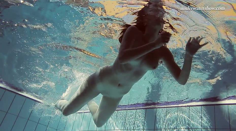 Sizzling babe Sima Lastova shows her pussy under the water - 20. pic