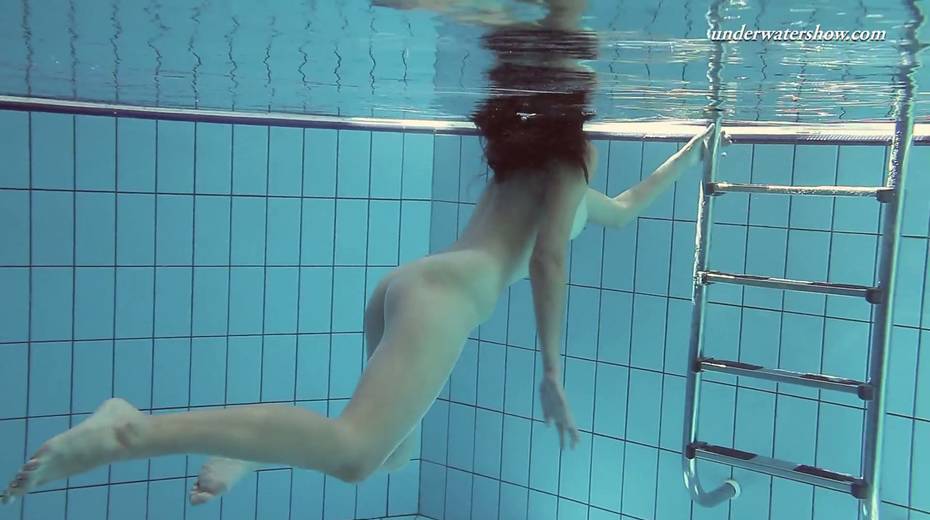 Sizzling babe Sima Lastova shows her pussy under the water - 23. pic