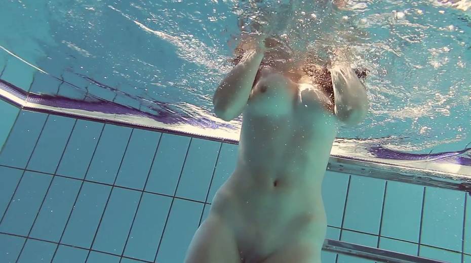 Sizzling babe Sima Lastova shows her pussy under the water - 24. pic