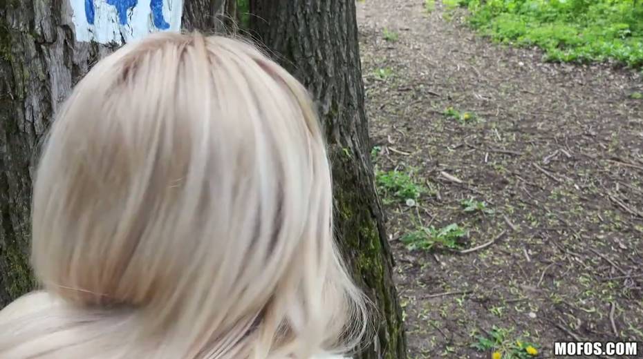 Crazy quickie with pretty hot blond stranger babe right in the park - 10. pic