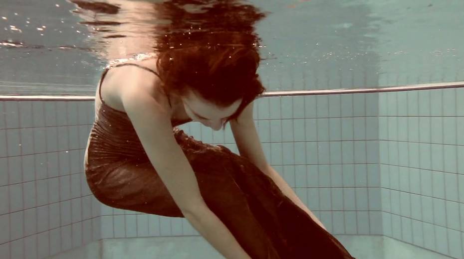 Ginger hottie Gazel Podvodkova shows her flat tits and pussy under the water - 2. pic