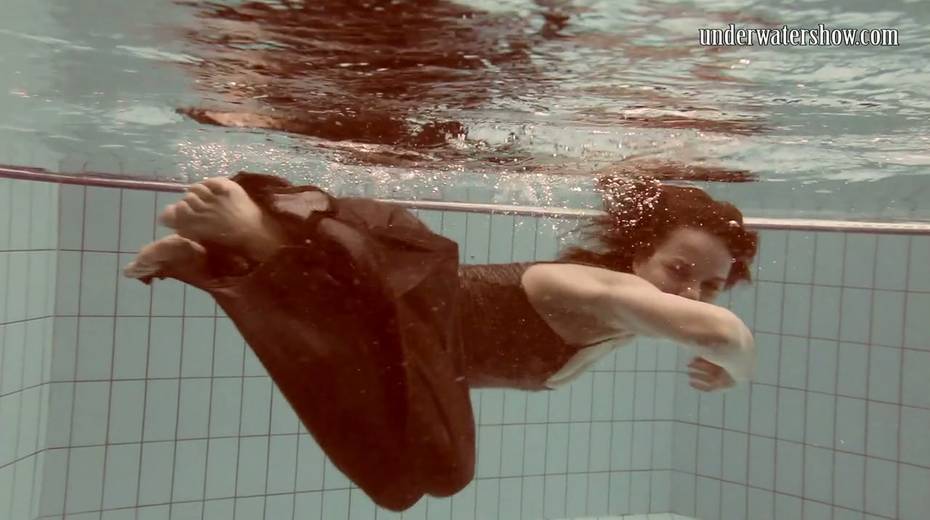 Ginger hottie Gazel Podvodkova shows her flat tits and pussy under the water - 5. pic
