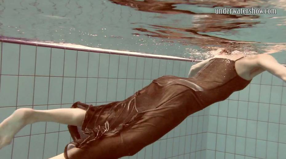 Ginger hottie Gazel Podvodkova shows her flat tits and pussy under the water - 6. pic