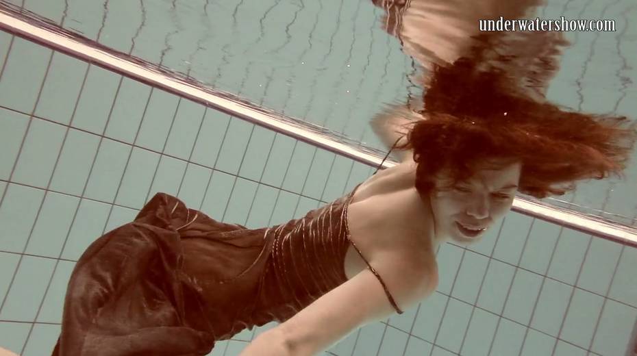Ginger hottie Gazel Podvodkova shows her flat tits and pussy under the water - 8. pic