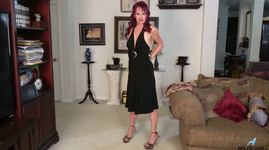 Mature housewife Heather is eager for dirty and crazy masturbation - 2. pic