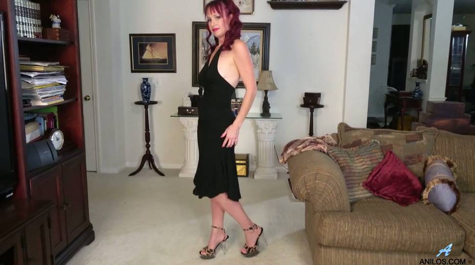 Mature housewife Heather is eager for dirty and crazy masturbation - 3. pic