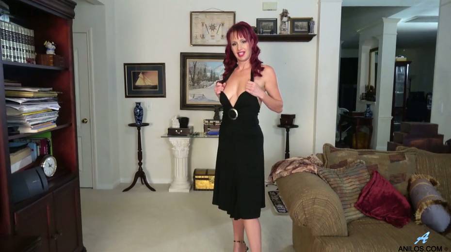 Mature housewife Heather is eager for dirty and crazy masturbation - 5. pic