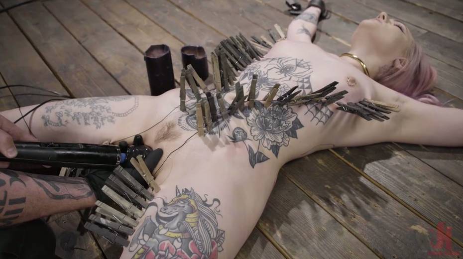 Tattooed porn model is punished by one kinky perverted dude - 14. pic