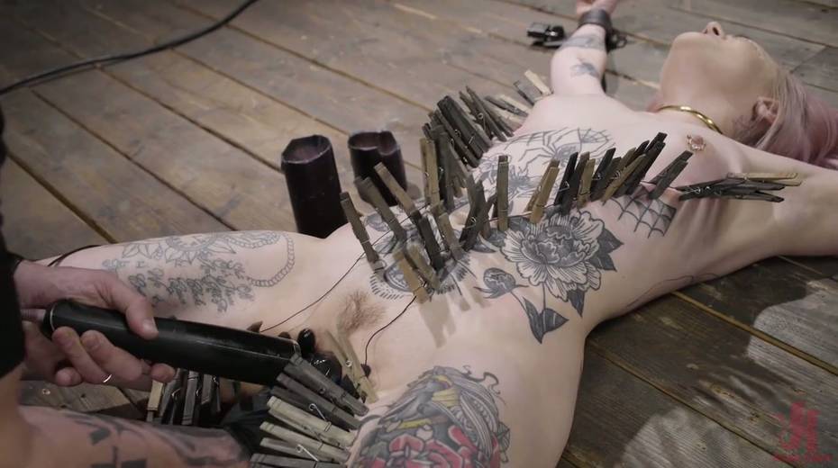 Tattooed porn model is punished by one kinky perverted dude - 15. pic