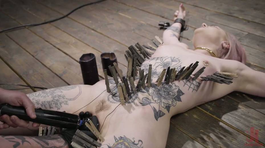 Tattooed porn model is punished by one kinky perverted dude - 16. pic