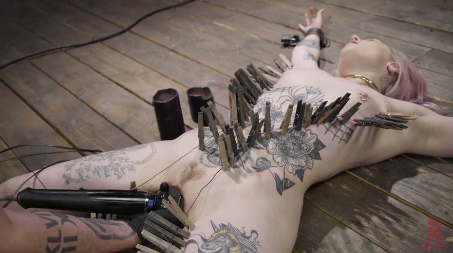 Tattooed porn model is punished by one kinky perverted dude - 17. pic