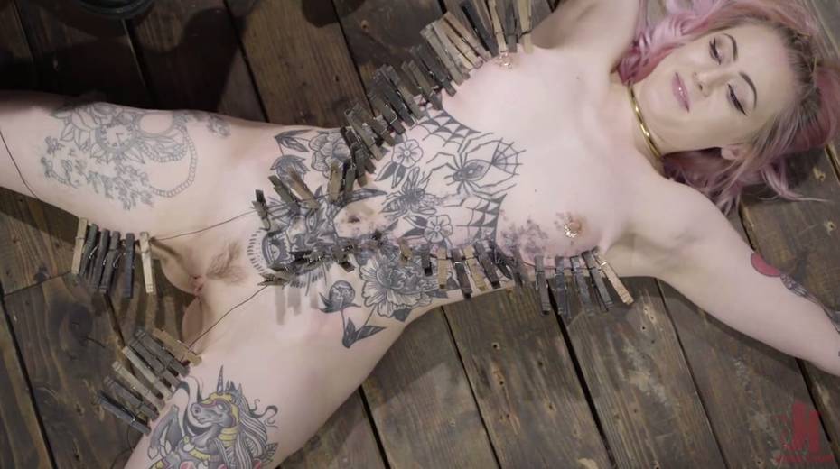 Tattooed porn model is punished by one kinky perverted dude - 20. pic