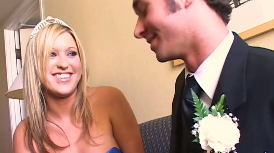 Kinky blonde Memphis Monroe hooks up with one barely known guy - 3. pic