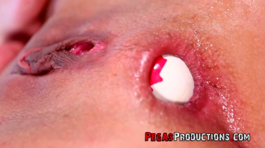 Juggy Canadian babe Amy Lee is toying her anal hole and pussy closeup - 20. pic