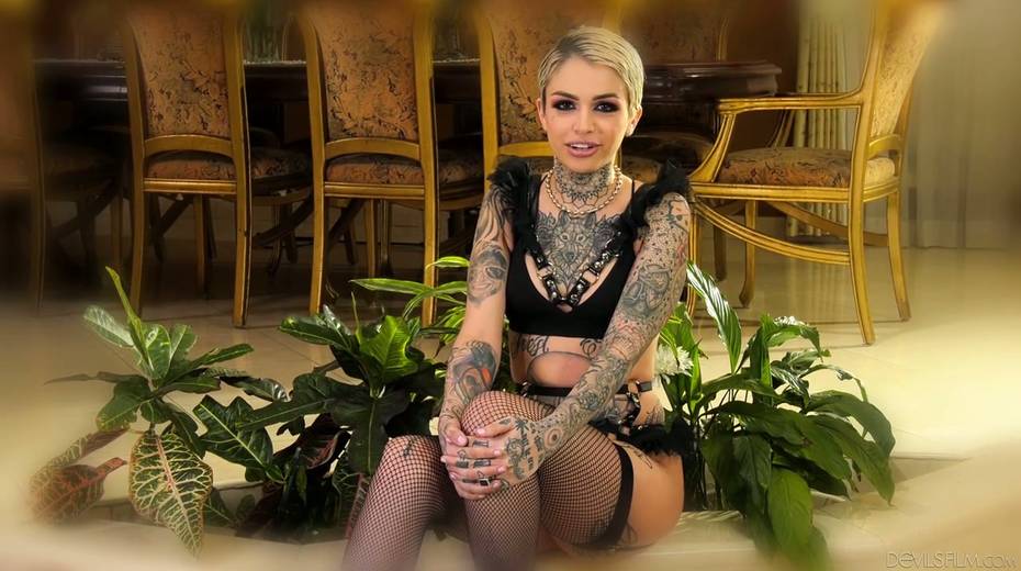 Sexy tattooed hottie Leigh Raven gives interview before shooting - 5. pic