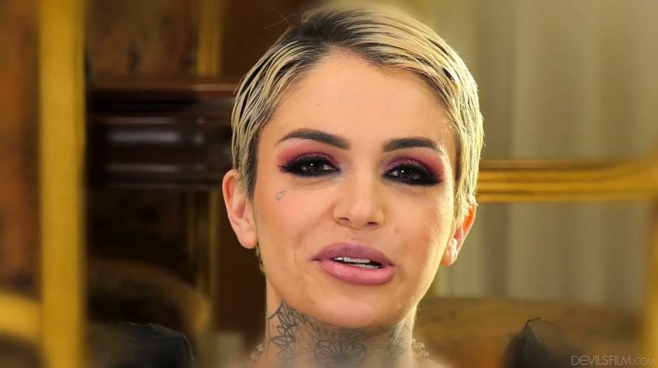 Sexy tattooed hottie Leigh Raven gives interview before shooting - 9. pic
