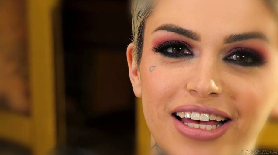 Sexy tattooed hottie Leigh Raven gives interview before shooting - 11. pic