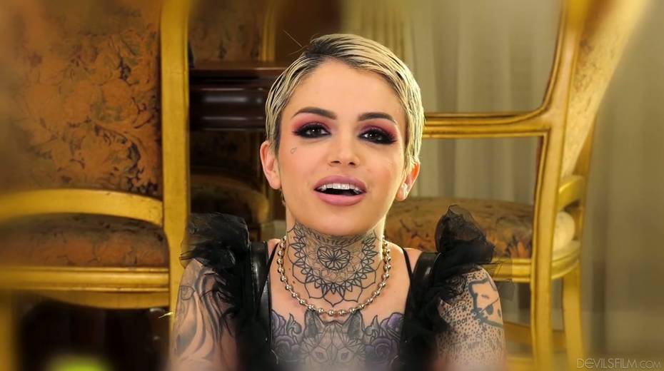 Sexy tattooed hottie Leigh Raven gives interview before shooting - 25. pic