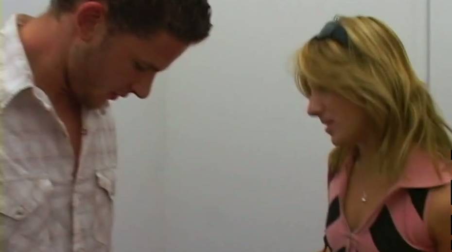 Nympho Teagan Presley is having crazy sex fun with barely known guy - 3. pic