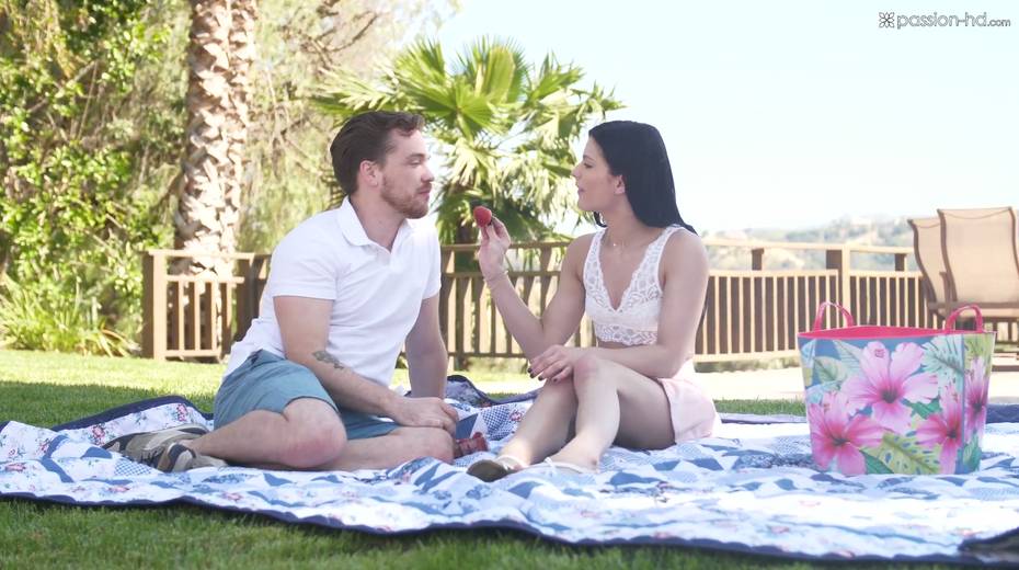 Craving for sex babe Sadie Blake gives a blowjob and gets fucked outdoor - 5. pic