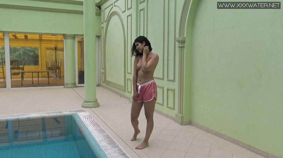 Libidinous brunette Lady Dee gets naked and shows tricks under the water - 2. pic