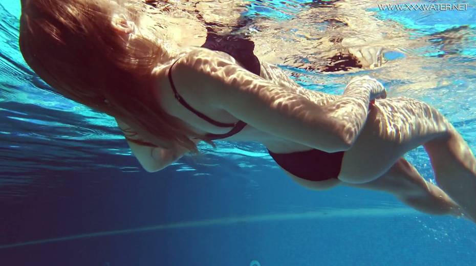 Underwater striptease by sex-appeal babe with plump ass Tiffany Tatum - 9. pic