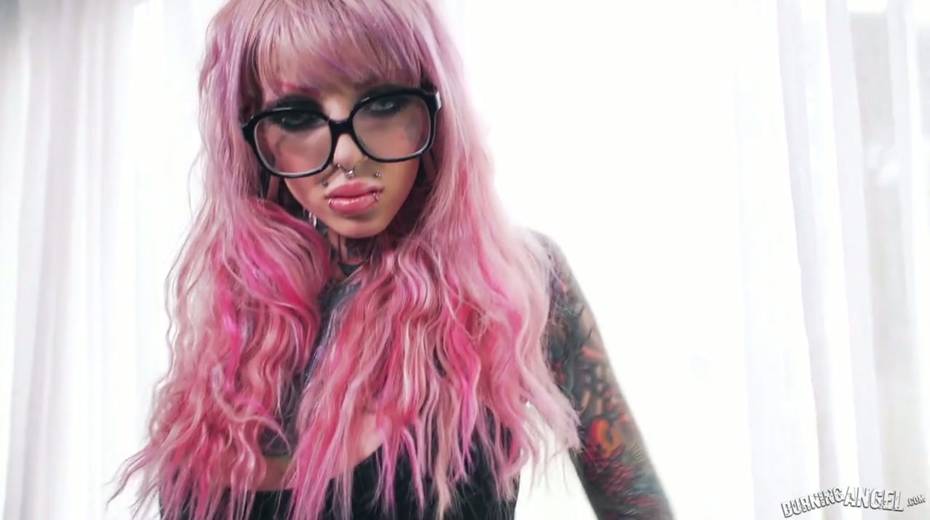 Tattooed emo whore with ear tunnels Sydnee Vicious gets her twat slammed - 2. pic