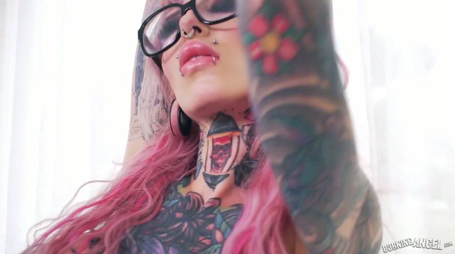 Tattooed emo whore with ear tunnels Sydnee Vicious gets her twat slammed - 3. pic