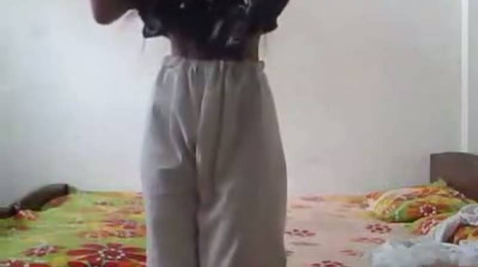 Desirable Indian girl poses for camera absolutely naked - 2. pic