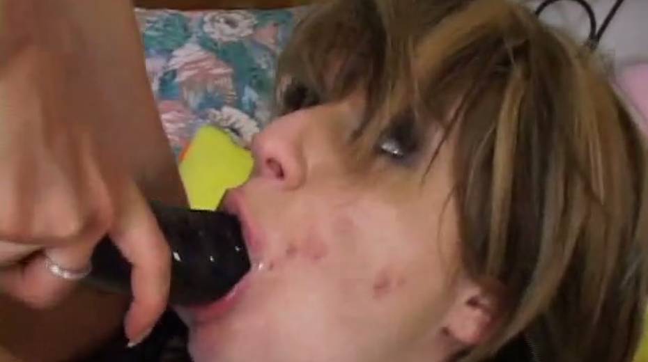 Mind-blowingly hot lesbian scene with Vanessa Kelly and Tyla - 9. pic