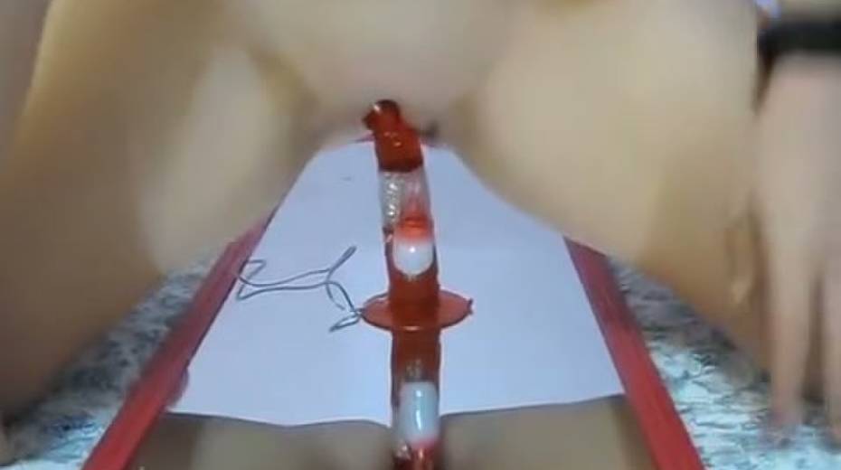 This blonde camgirl is in need of relieving herself - 3. pic