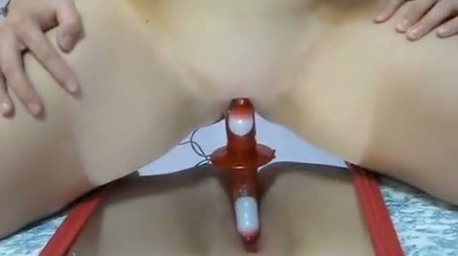 This blonde camgirl is in need of relieving herself - 6. pic