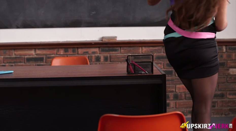 Pretty hot young teacher Ruby Summers shows upskirt during lecture - 10. pic