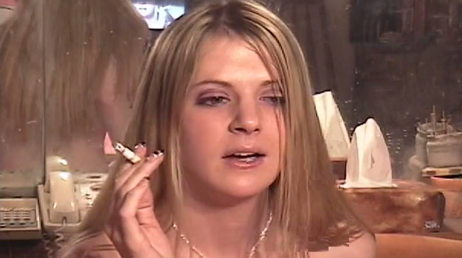 Smoking girl masturbating sensually in solo video - 3. pic