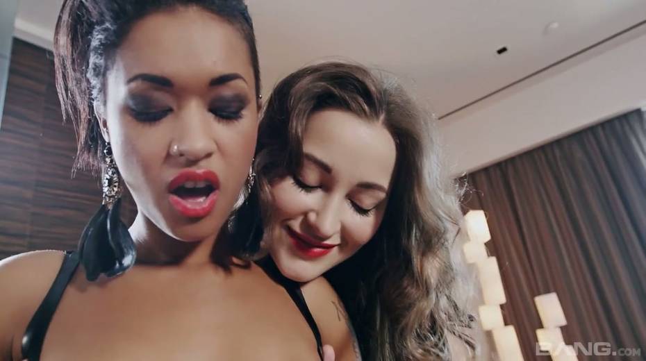 Kinky Dani Daniels and her assistant are toying pussy of new girl - 14. pic