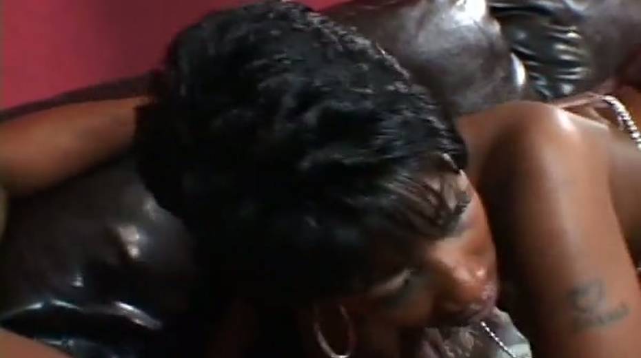 Raunchy whore Dwayne Cummings DPed brutally in hardcore fuck clip - 2. pic
