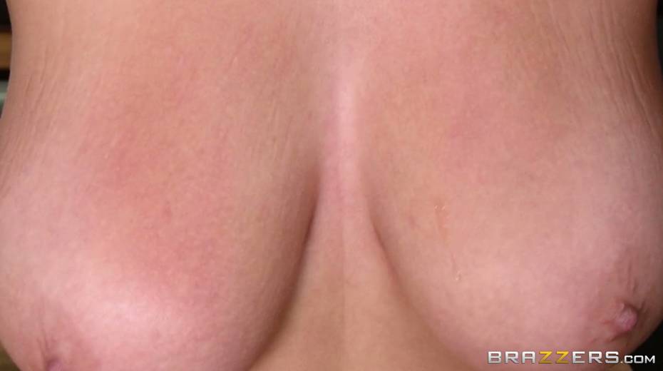 This hot blonde likes to have sex with her doctor during her checkups - 7. pic