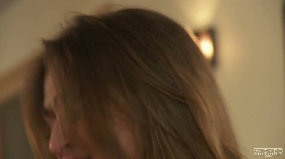 Sex-hungry slut Sara Luvv gives blowjob and gets laid - 6. pic