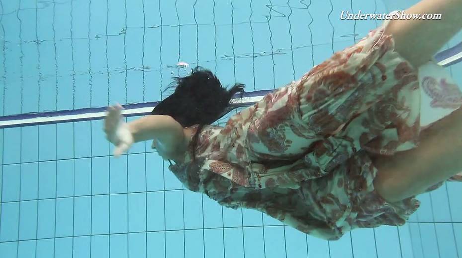 Yummy swimmer Krasula Fedorchuk is stripping under the water - 3. pic