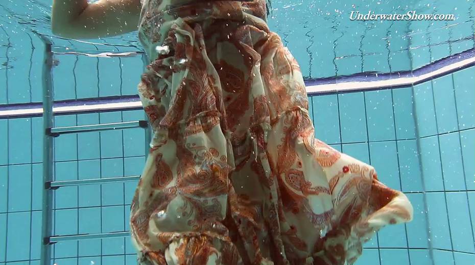 Yummy swimmer Krasula Fedorchuk is stripping under the water - 6. pic