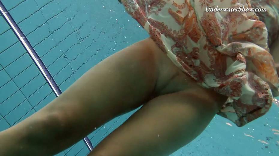 Yummy swimmer Krasula Fedorchuk is stripping under the water - 12. pic