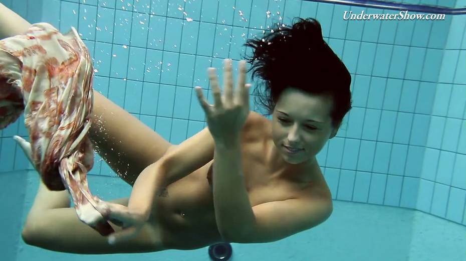 Yummy swimmer Krasula Fedorchuk is stripping under the water - 14. pic