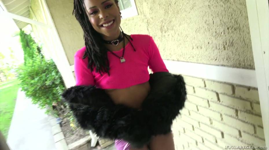 Black chick Kira Noir gets facial after steamy pussy and anal pounding - 3. pic