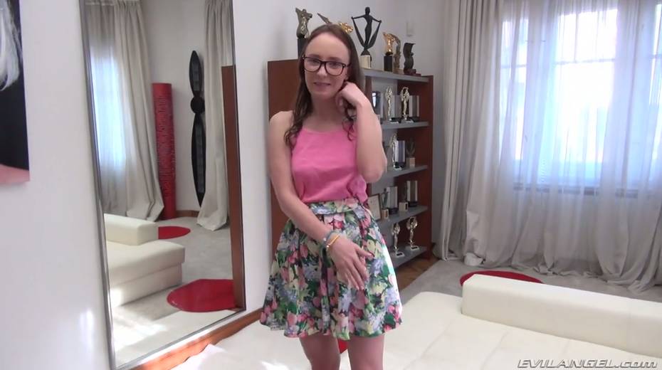 Four eyed Russian chick Molly O Quinn is fucked by Rocco Siffredi - 3. pic
