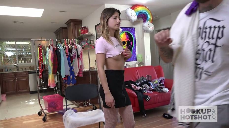 Wench Kristen Scott is trying on clothes before a steamy sex with stranger - 24. pic