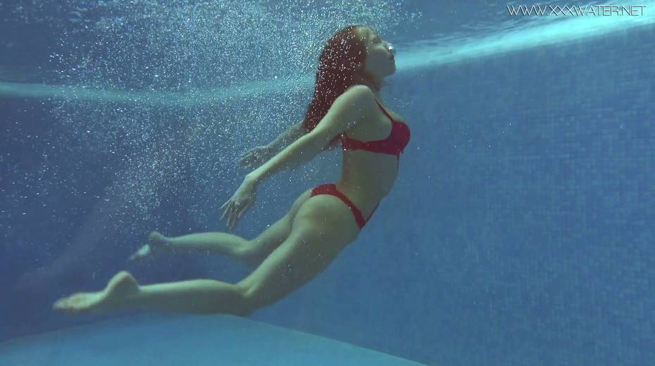 Russian swimmer Lina Mercury gets naked and shows striptease under the water - 9. pic